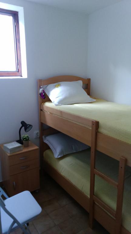 Studio Apartment Jadranko Duga Uvala Krnica Quarto foto